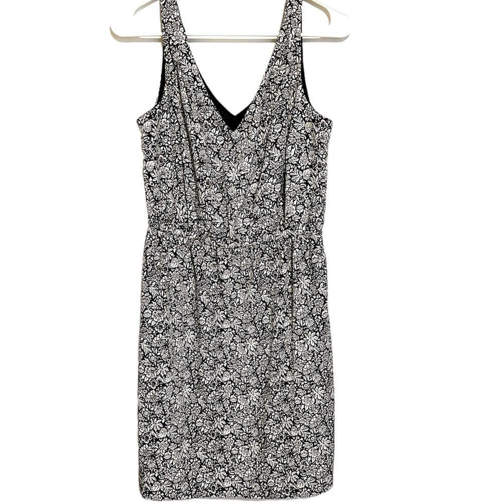 2/$30 Loft - Black & White Floral Sleeveless V-Neck Mini Dress Size Small